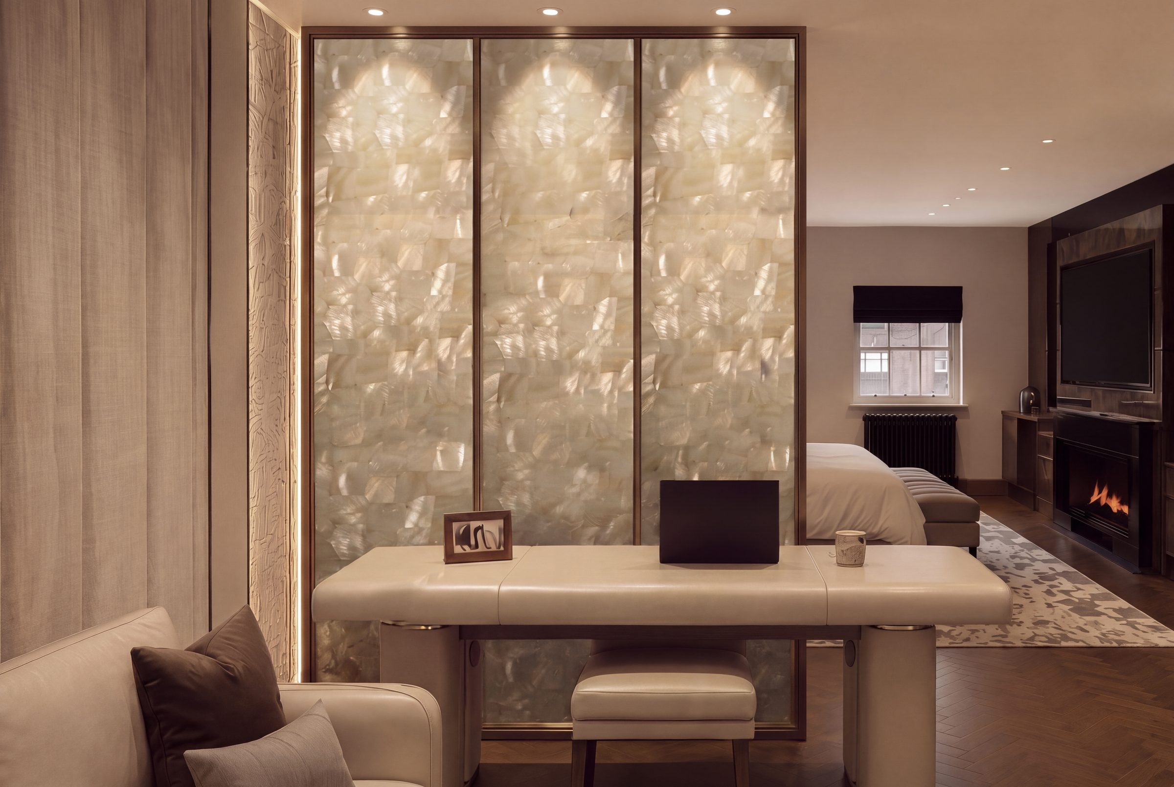 Freestanding console desk with mother-of-pearl panelled detail